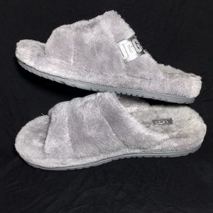 UGG SANDAL SZ 8 grey color